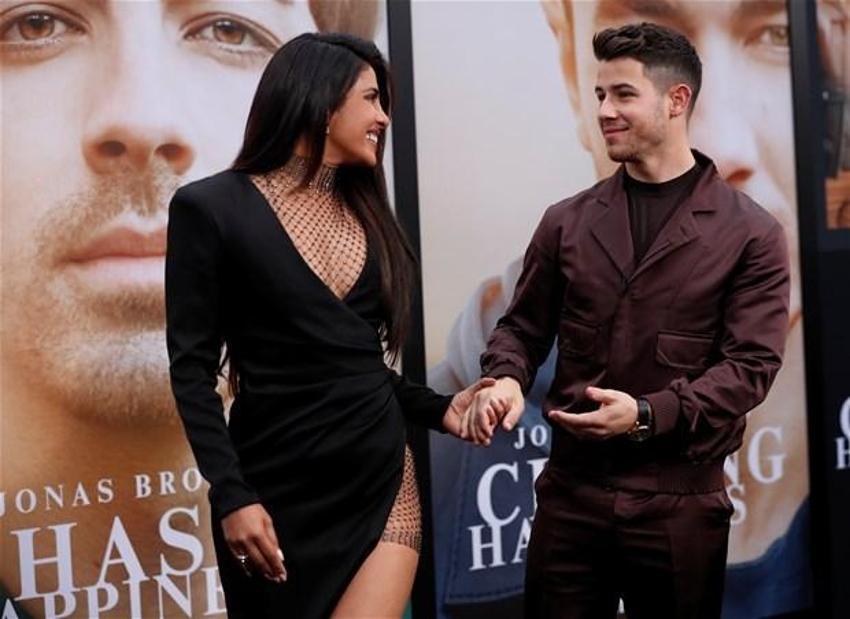 Ünlü oyuncu Priyanka Chopra itiraf etti: Yönetmen benden göğüs estetiği yaptırmamı istedi