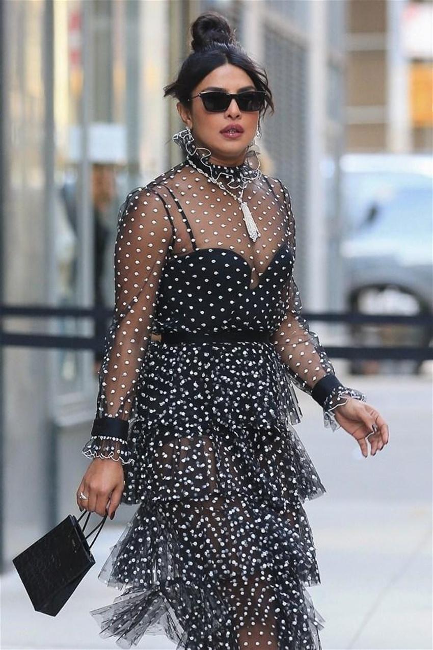 Ünlü oyuncu Priyanka Chopra itiraf etti: Yönetmen benden göğüs estetiği yaptırmamı istedi