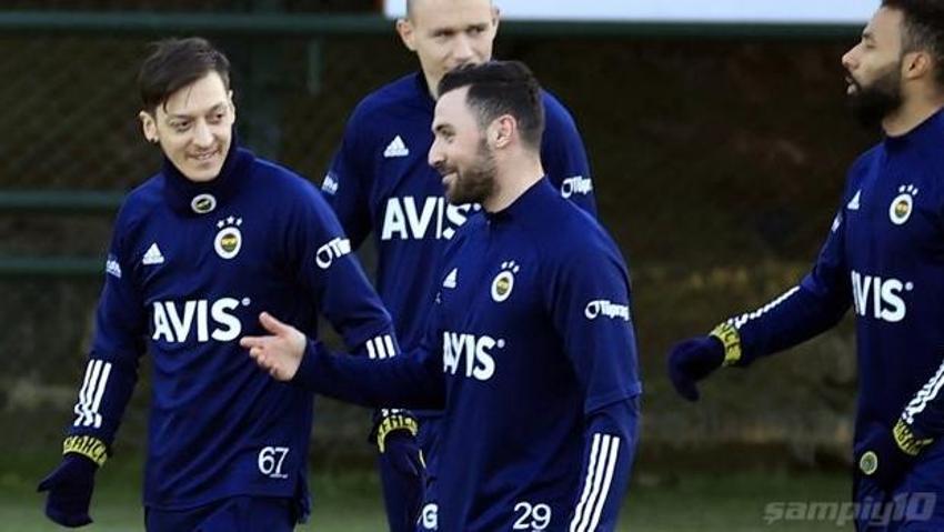 Galasaray derbisi öncesi Fenerbahçe'de Mesut Özil gelişmesi! Hocasıyla konuştu ve...