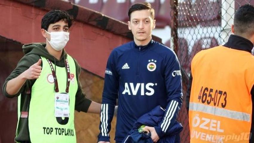 Galasaray derbisi öncesi Fenerbahçe'de Mesut Özil gelişmesi! Hocasıyla konuştu ve...