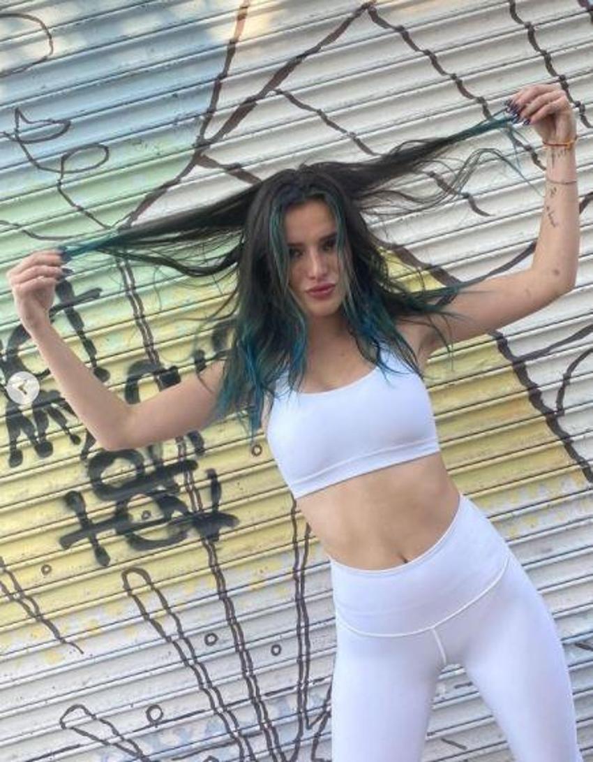 Bu pozlarla geri döndü olay yarattı! Bella Thorne...
