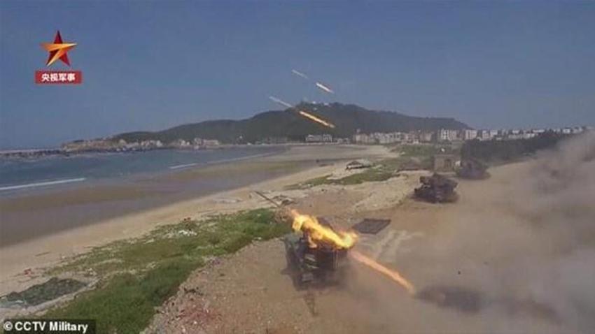 ABD-Çin kapışmasında tehlikeli anlar! Görüntüler gündeme bomba gibi düştü...