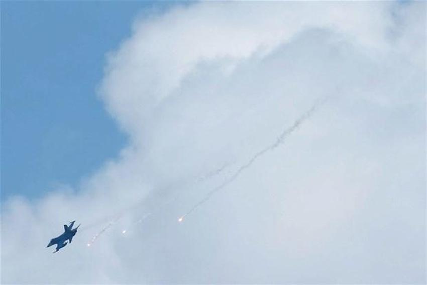 ABD-Çin kapışmasında tehlikeli anlar! Görüntüler gündeme bomba gibi düştü...