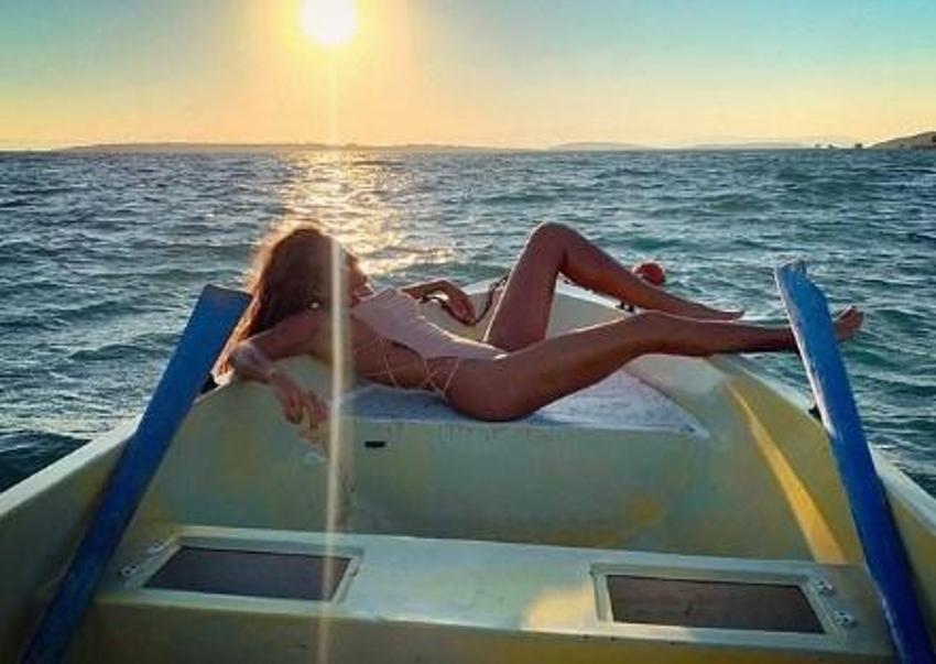 Eda Taşpınar'dan tanga bikinili poz!