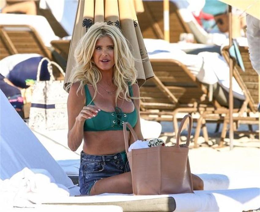 Victoria Silvstedt güneş banyosu yaptı!