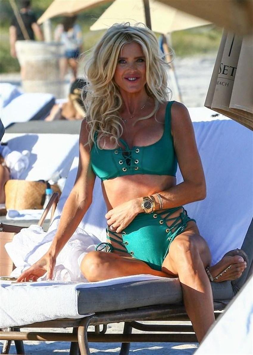 Victoria Silvstedt güneş banyosu yaptı!