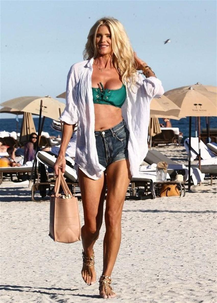 Victoria Silvstedt güneş banyosu yaptı!