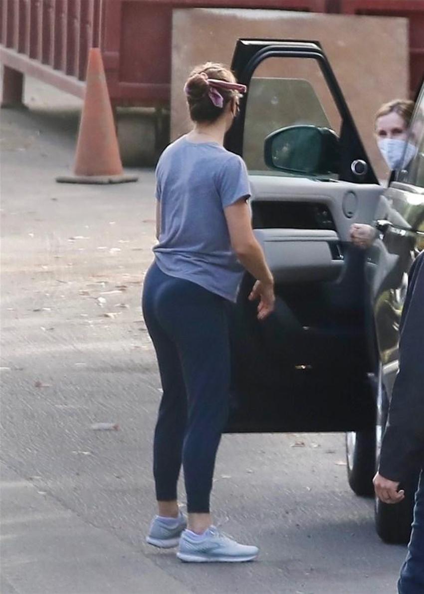 Jennifer Garner sokakta dans etti!