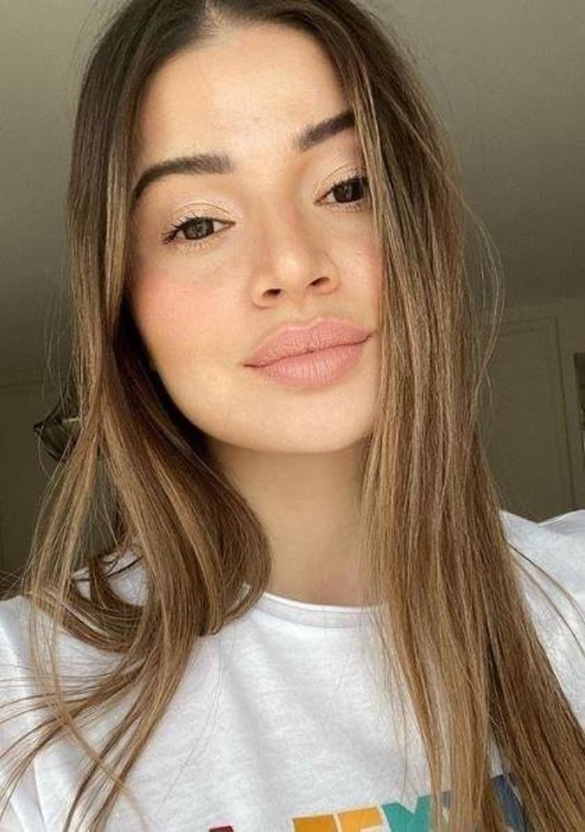 Ablasının kopyası! Hadise’nin kız kardeşi Derya Açıkgöz'ün eski halinden eser yok!
