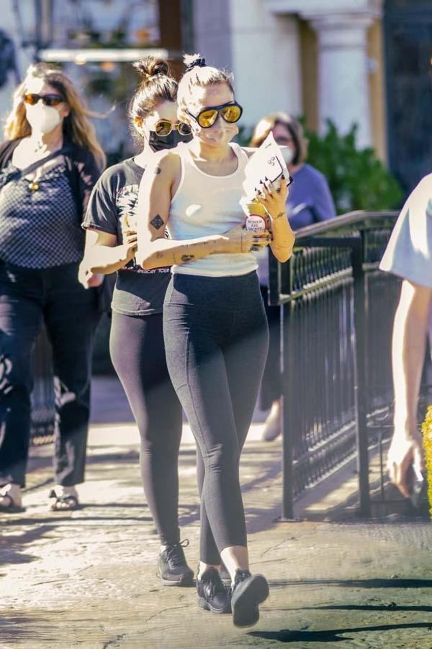 Sütyenini evde unuttu! Bütün gün böyle gezdi, Miley Cyrus...