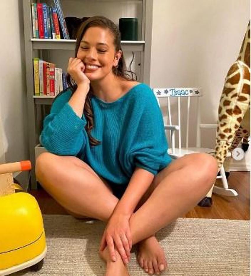 Ashley Graham soyundu!