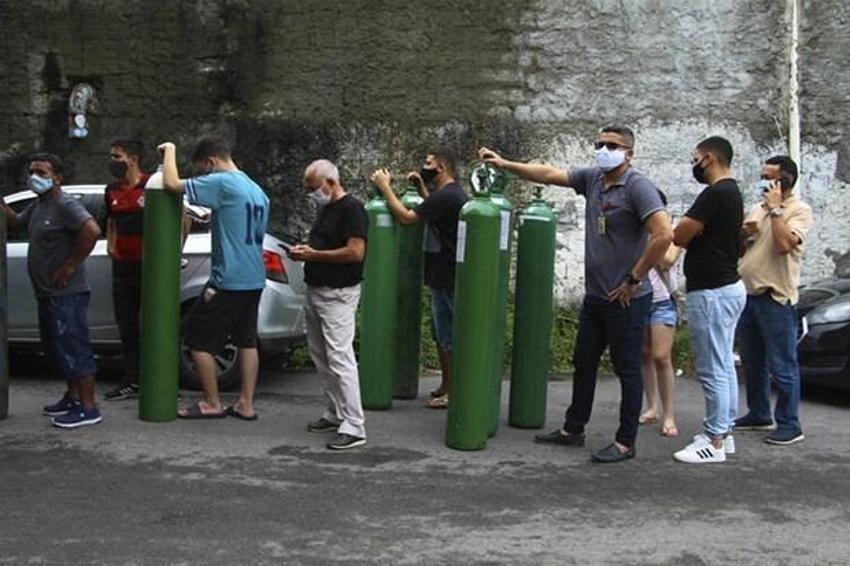Dünyayı sarsan görüntüler! Askeri uçaklar indi, boğulma odaları...