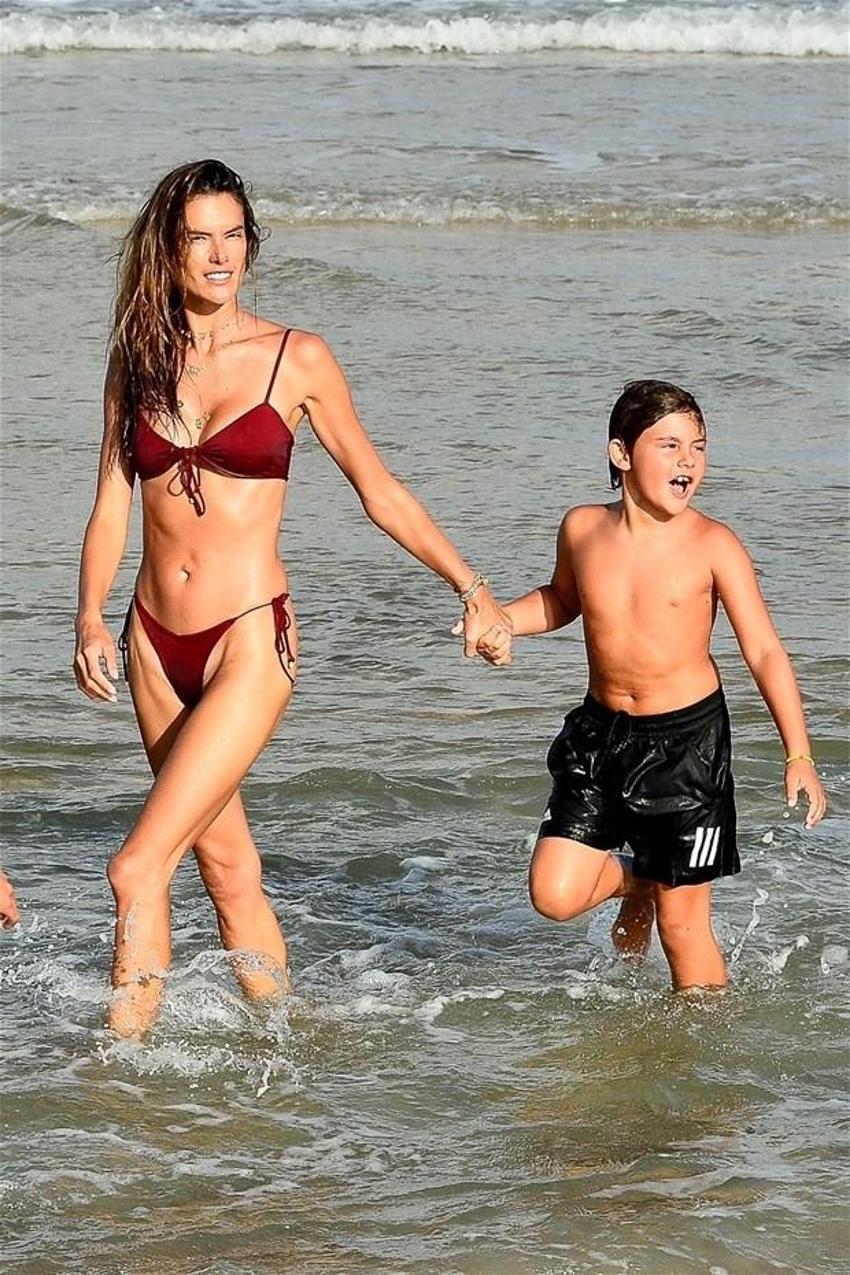 Alessandra Ambrosio salgın dinlemiyor!
