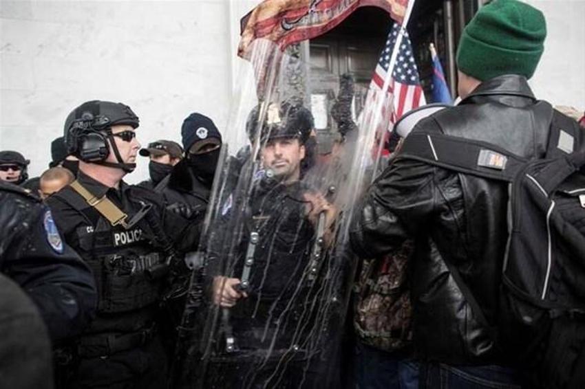 ABD'de Kongre Binasına aile boyu baskın! Eylemci avı...