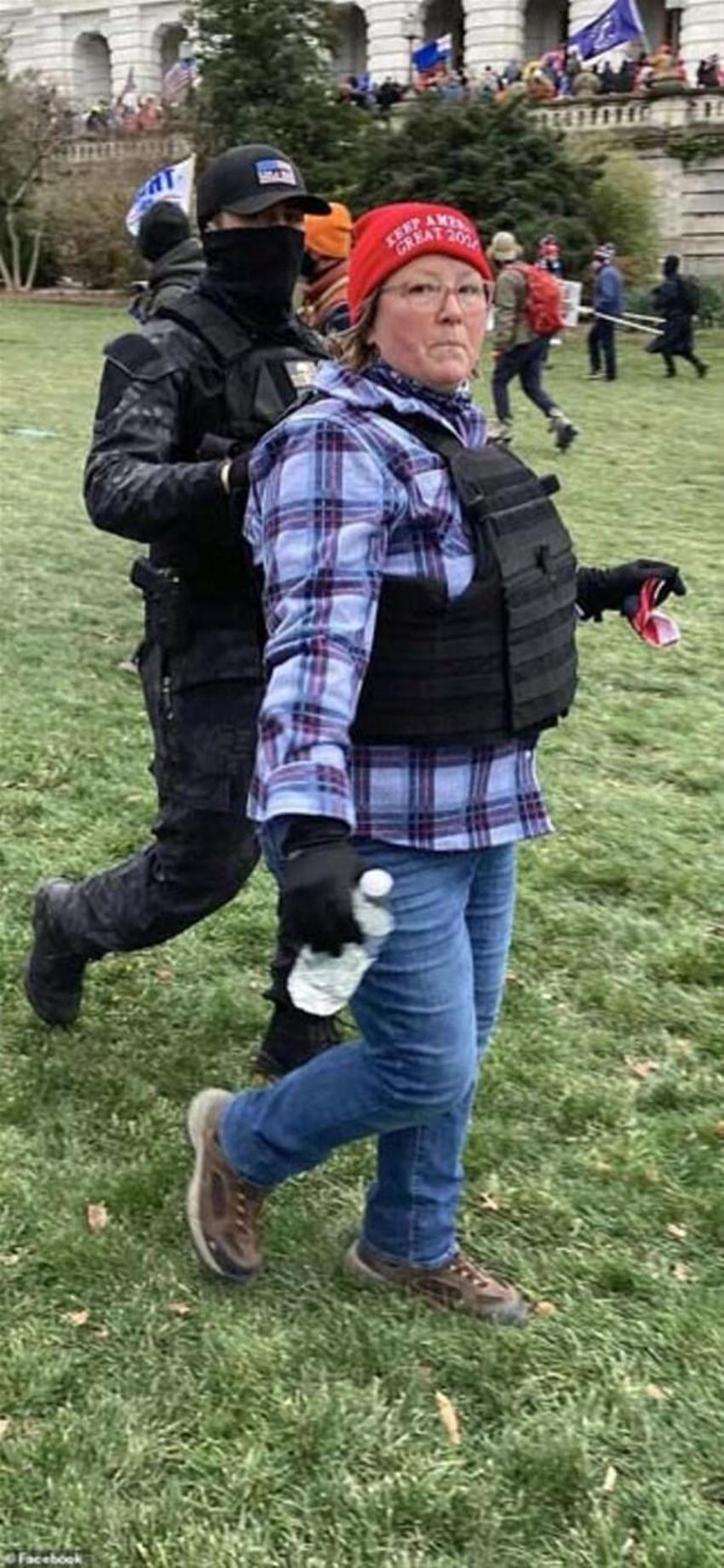 ABD'de Kongre Binasına aile boyu baskın! Eylemci avı...