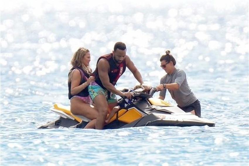 Chrissy Teigen kötü günleri geride bıraktı!