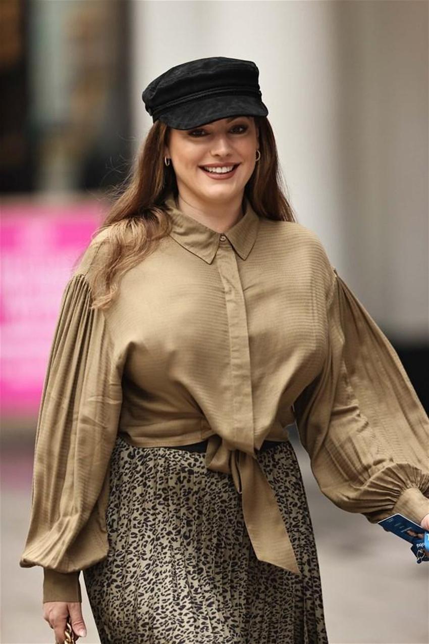 Yer yerinden oynadı! Kelly Brook'tan Noel striptizi....