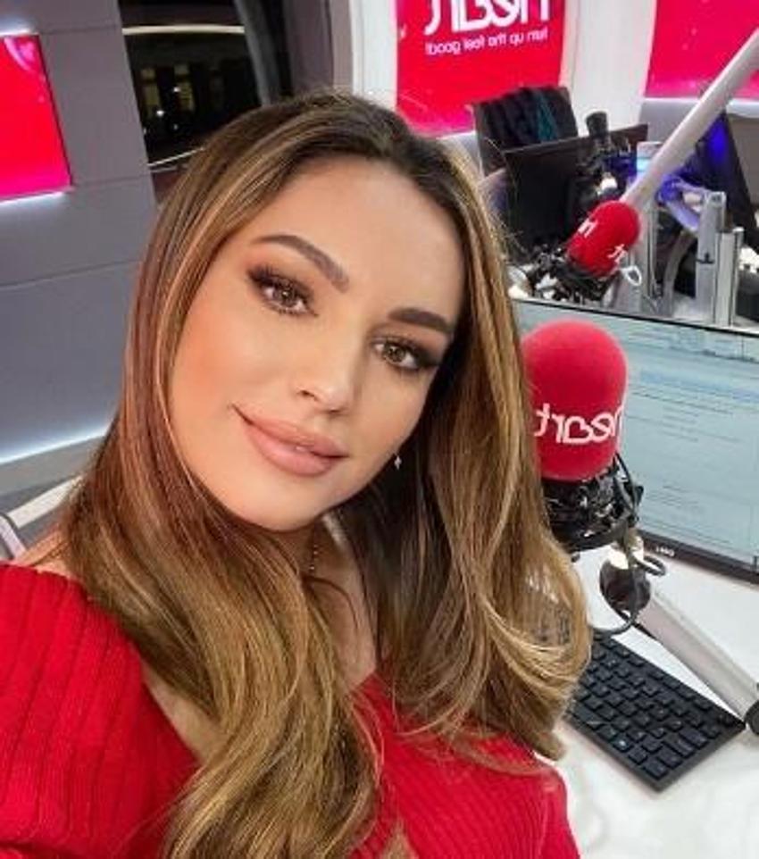 Yer yerinden oynadı! Kelly Brook'tan Noel striptizi....