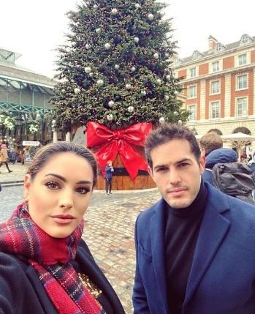 Yer yerinden oynadı! Kelly Brook'tan Noel striptizi....