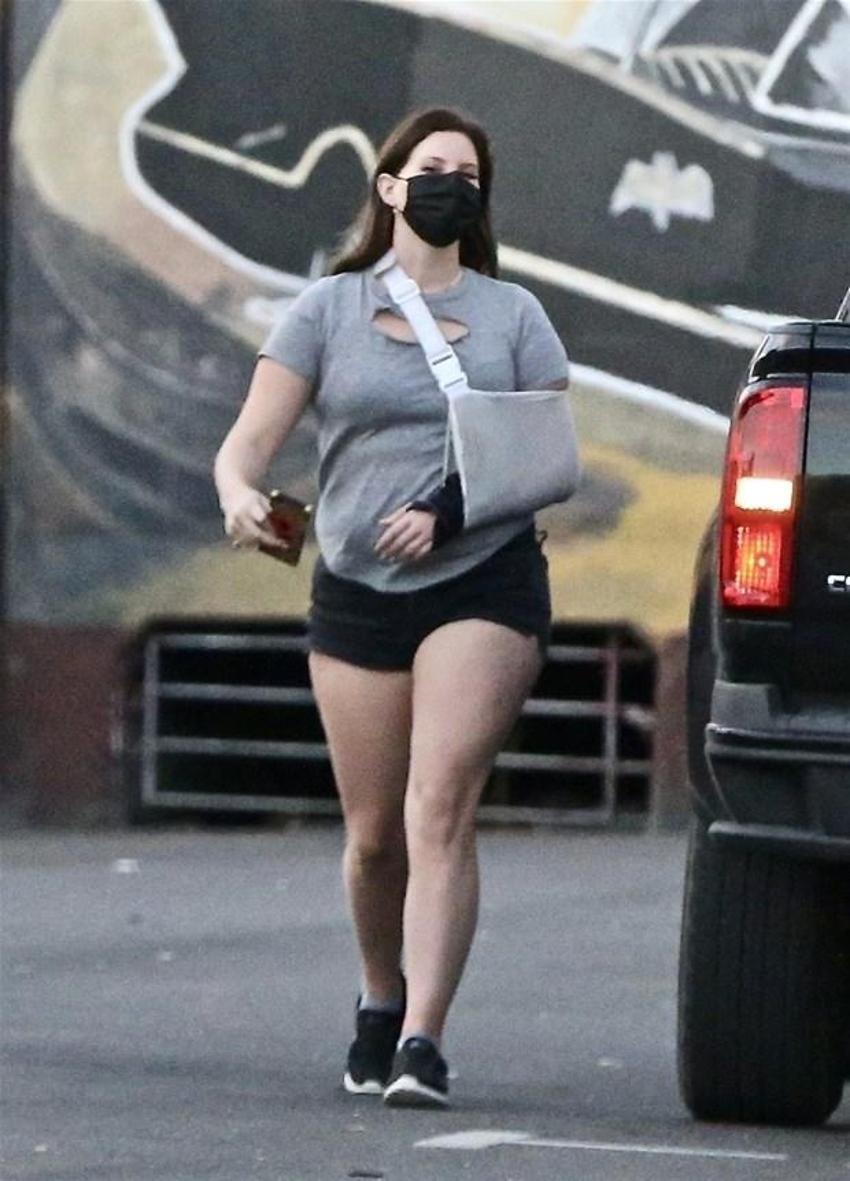 Lana Del Rey aldığı kilolarla dikkat çekti!