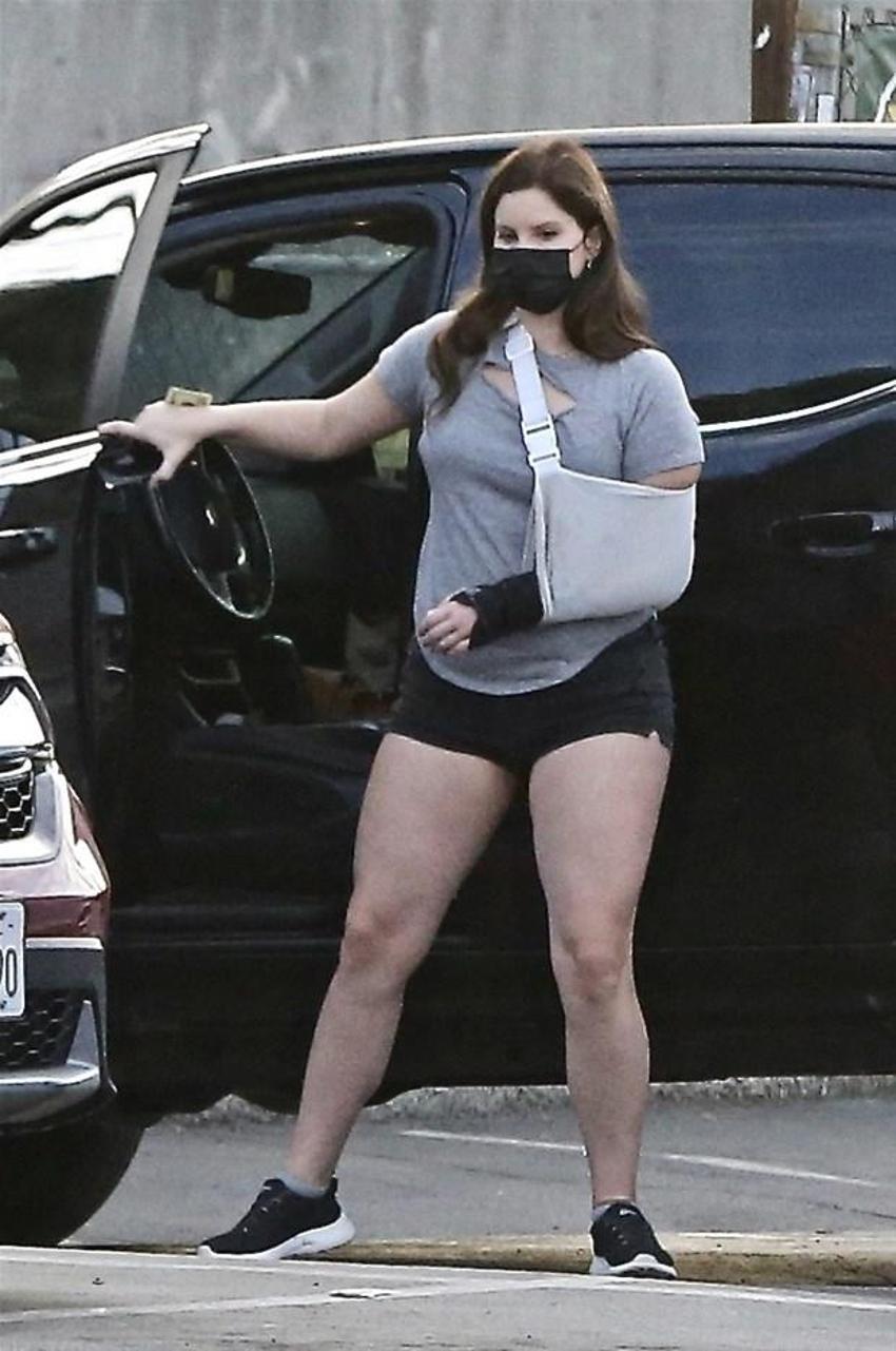 Lana Del Rey aldığı kilolarla dikkat çekti!