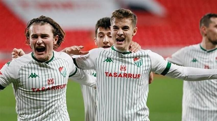Fenerbahçe Bursaspor'un gerçek yıldızını transfer ediyor! Ali Akman da değil Batuhan Kör de!