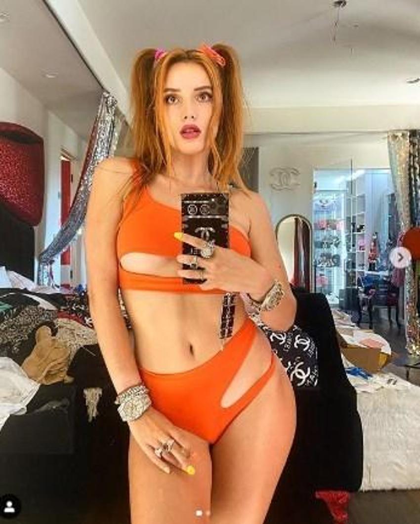 Bella Thorne, Noel pozlarıyla sosyal medyayı salladı!