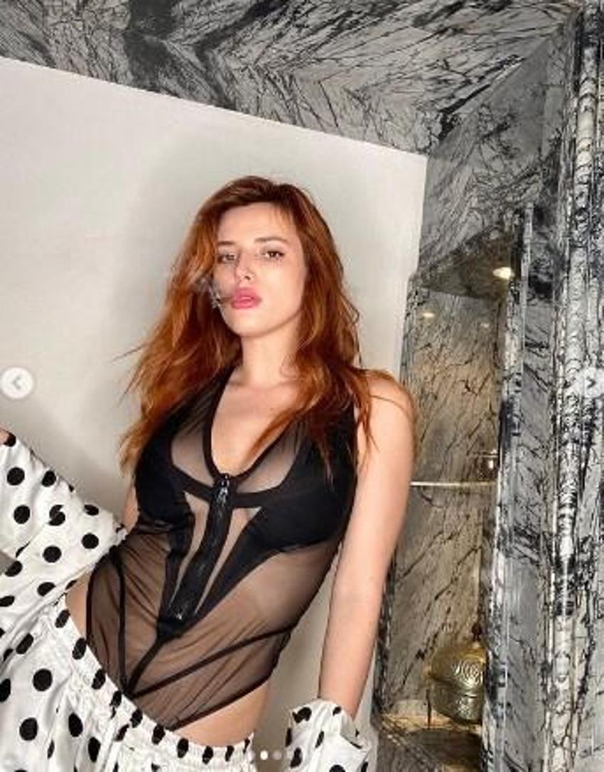 Bella Thorne, Noel pozlarıyla sosyal medyayı salladı!