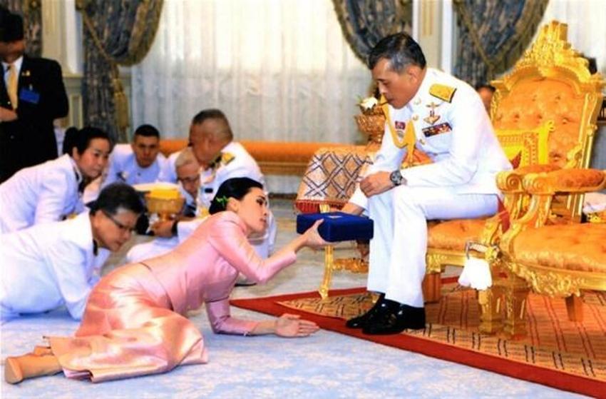 Tayland'da resmi metres skandalı! Binlerce çıplak fotoğraf...