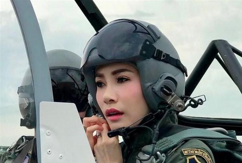 Tayland'da resmi metres skandalı! Binlerce çıplak fotoğraf...