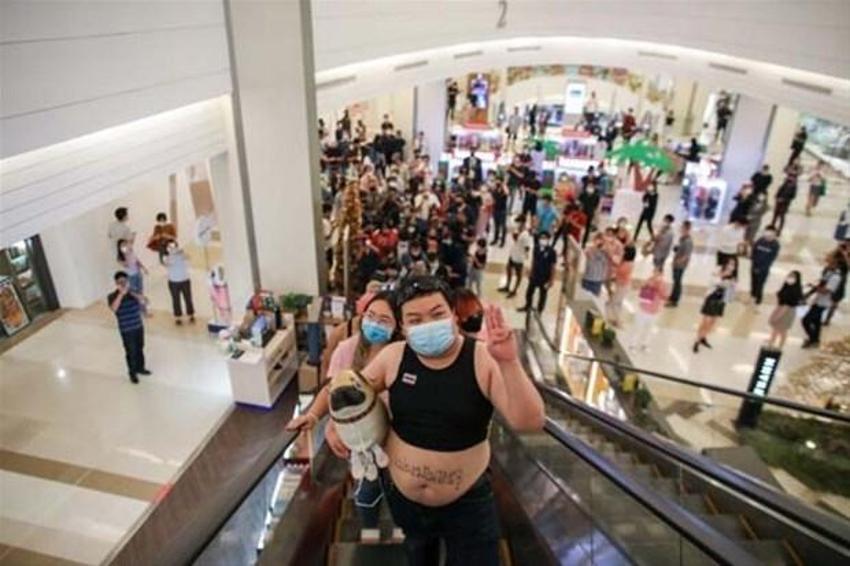 Tayland'da resmi metres skandalı! Binlerce çıplak fotoğraf...