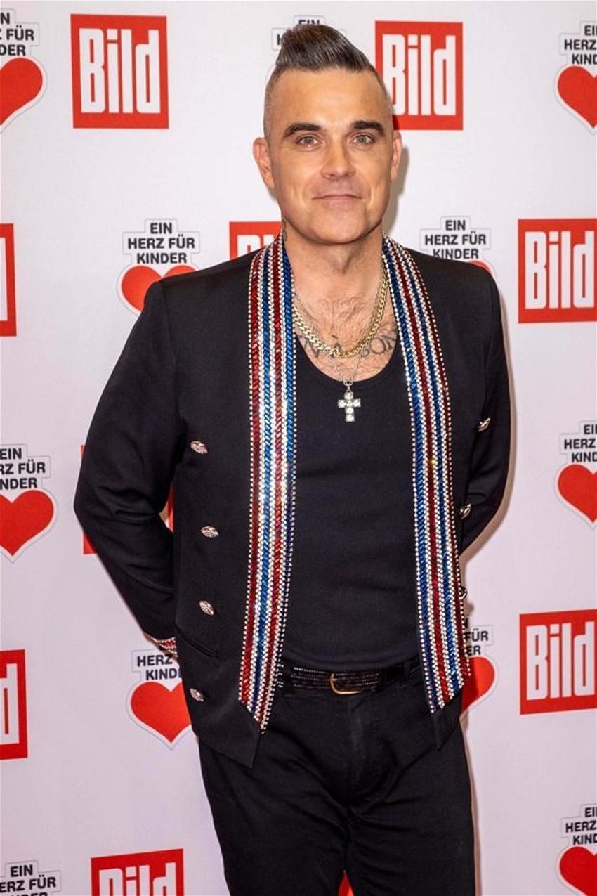 Balık diyeti yapan ünlü şarkıcı Robbie Williams ölümden döndü