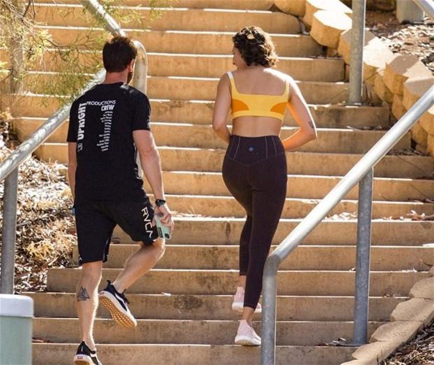 Zac Efron gönlünü Avustralya'daki garsona kaptırdı!