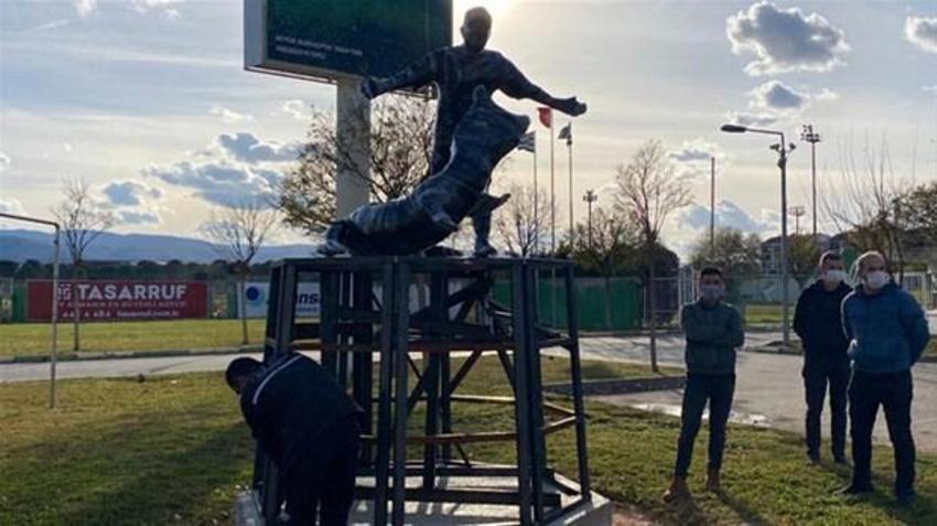 Pablo Martin Batalla takımını şampiyon yaptı, heykeli dikildi!