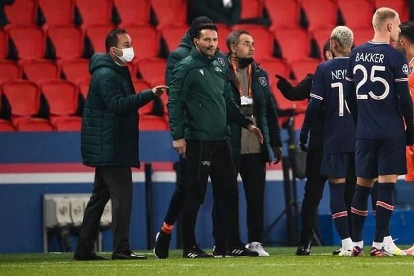 Bir 'Merseyside' derbisinde kendisine muz atılmıştı! Irkçı hakemi savundu