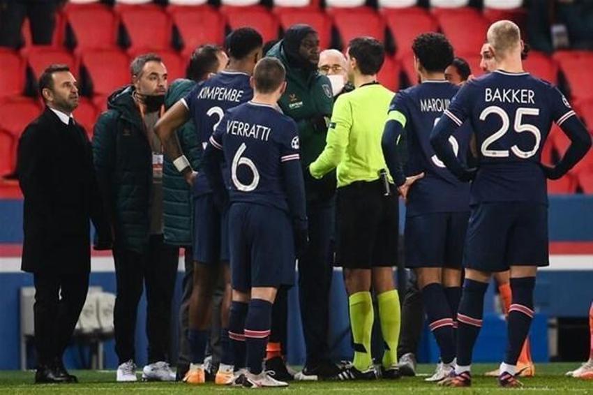 Bir 'Merseyside' derbisinde kendisine muz atılmıştı! Irkçı hakemi savundu