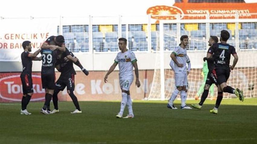 Günün maçında 3 gol 2 penaltı! Hem kendini yaktı hem takımını