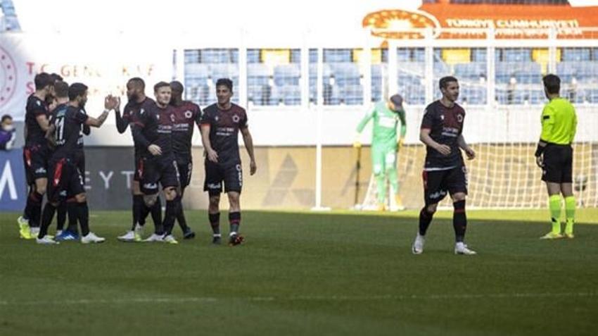 Günün maçında 3 gol 2 penaltı! Hem kendini yaktı hem takımını