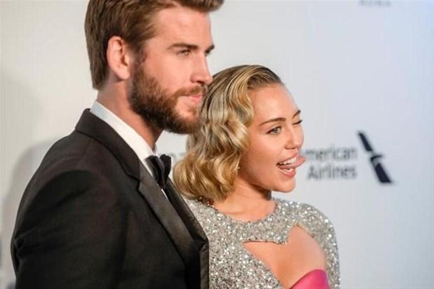 Ünlü şarkıcı Miley Cyrus cinsel hayatını ifşa etti