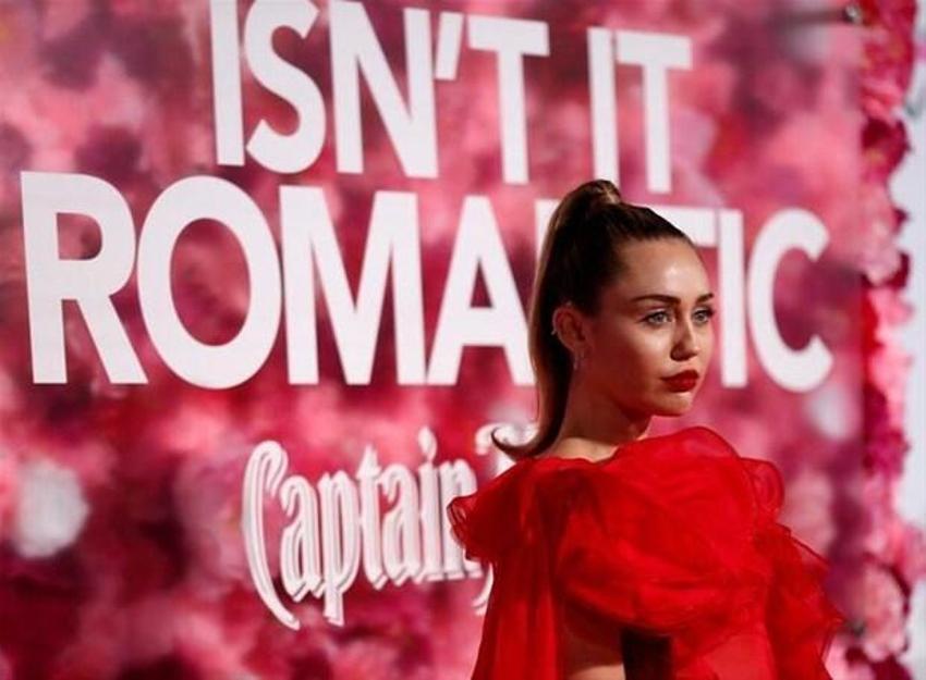 Ünlü şarkıcı Miley Cyrus cinsel hayatını ifşa etti