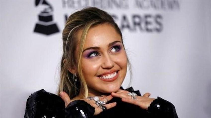 Ünlü şarkıcı Miley Cyrus cinsel hayatını ifşa etti