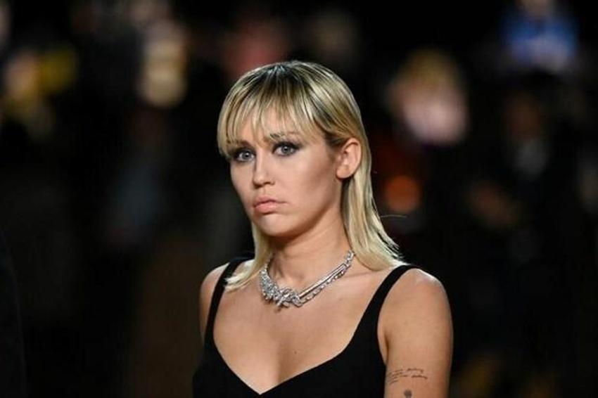Ünlü şarkıcı Miley Cyrus cinsel hayatını ifşa etti