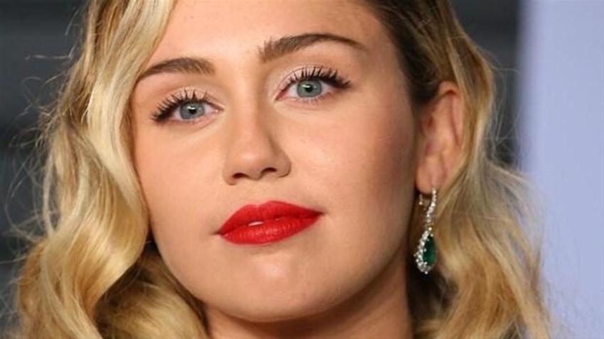 Ünlü şarkıcı Miley Cyrus cinsel hayatını ifşa etti