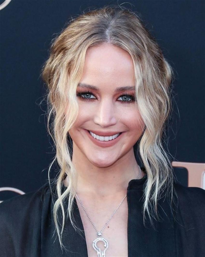 Jennifer Lawrence yeni filmi için imaj değiştirdi! Ünlü yıldız kızıl saçlı oldu
