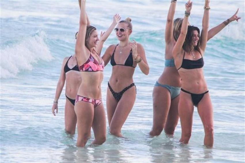 Rachel Hilbert tatilin tadını çıkartıyor