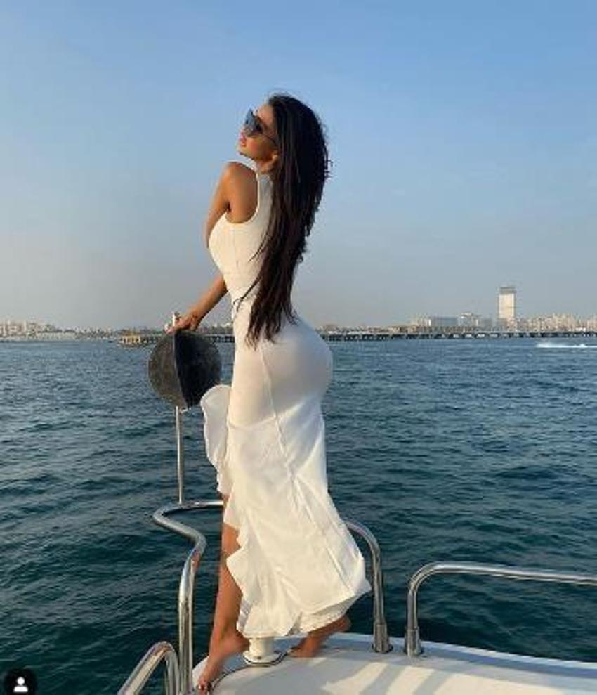 Chloe Khan Instagram'ı sallıyor!