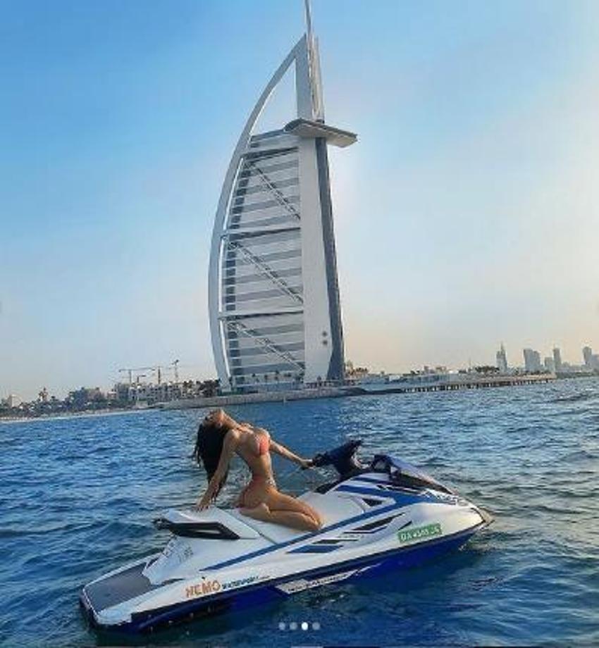 Chloe Khan Instagram'ı sallıyor!