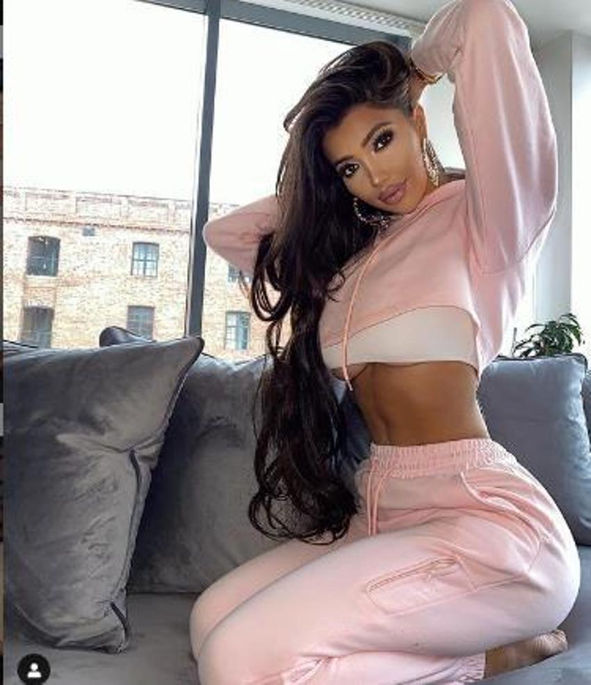 Chloe Khan Instagram'ı sallıyor!