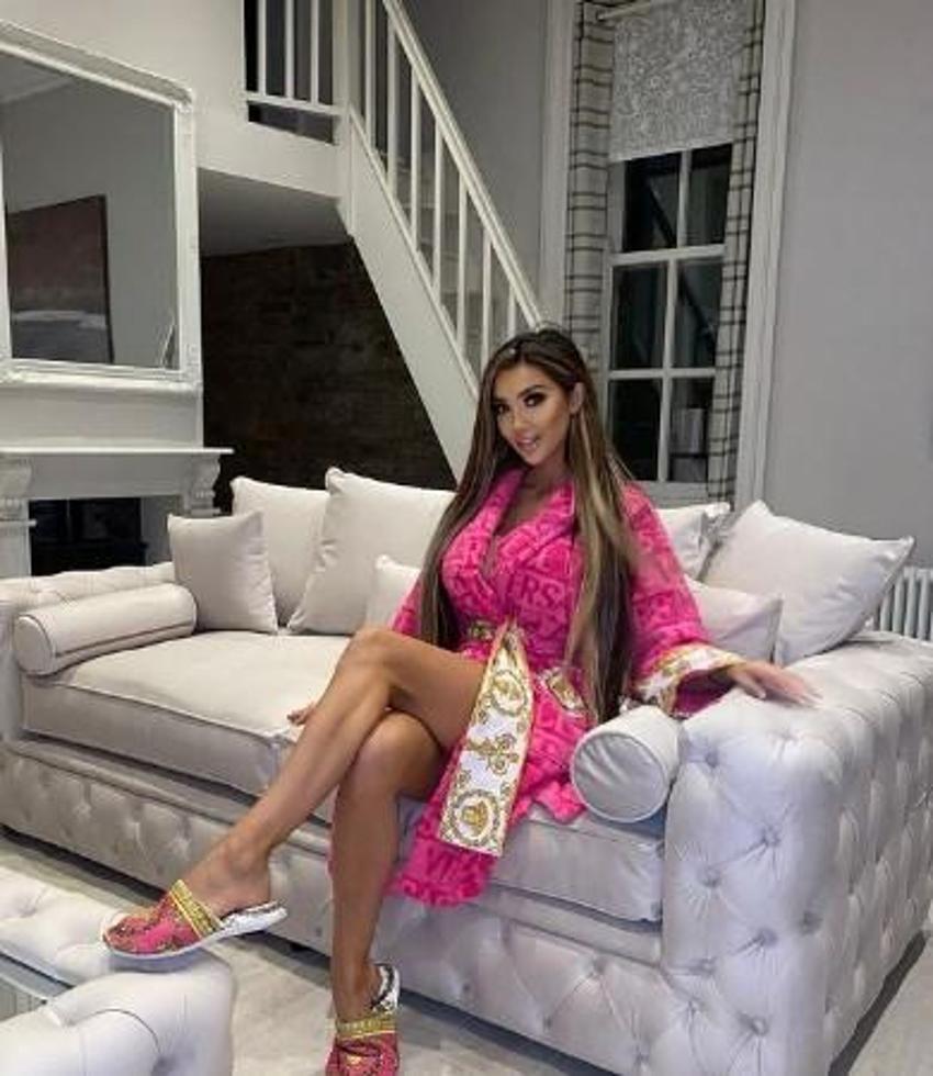 Chloe Khan Instagram'ı sallıyor!