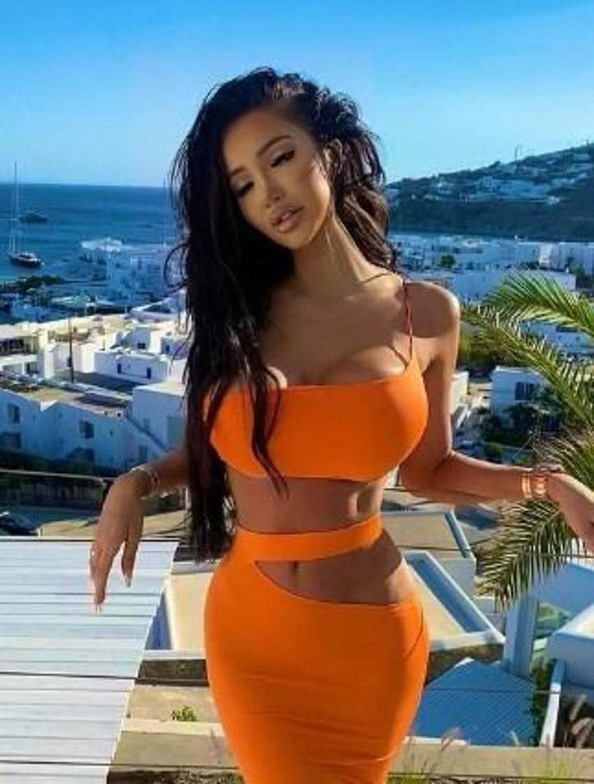 Chloe Khan Instagram'ı sallıyor!